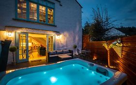 Stable End Hot Tub Stunning Cottage, Double Shower, Copper Bath And Original Beams